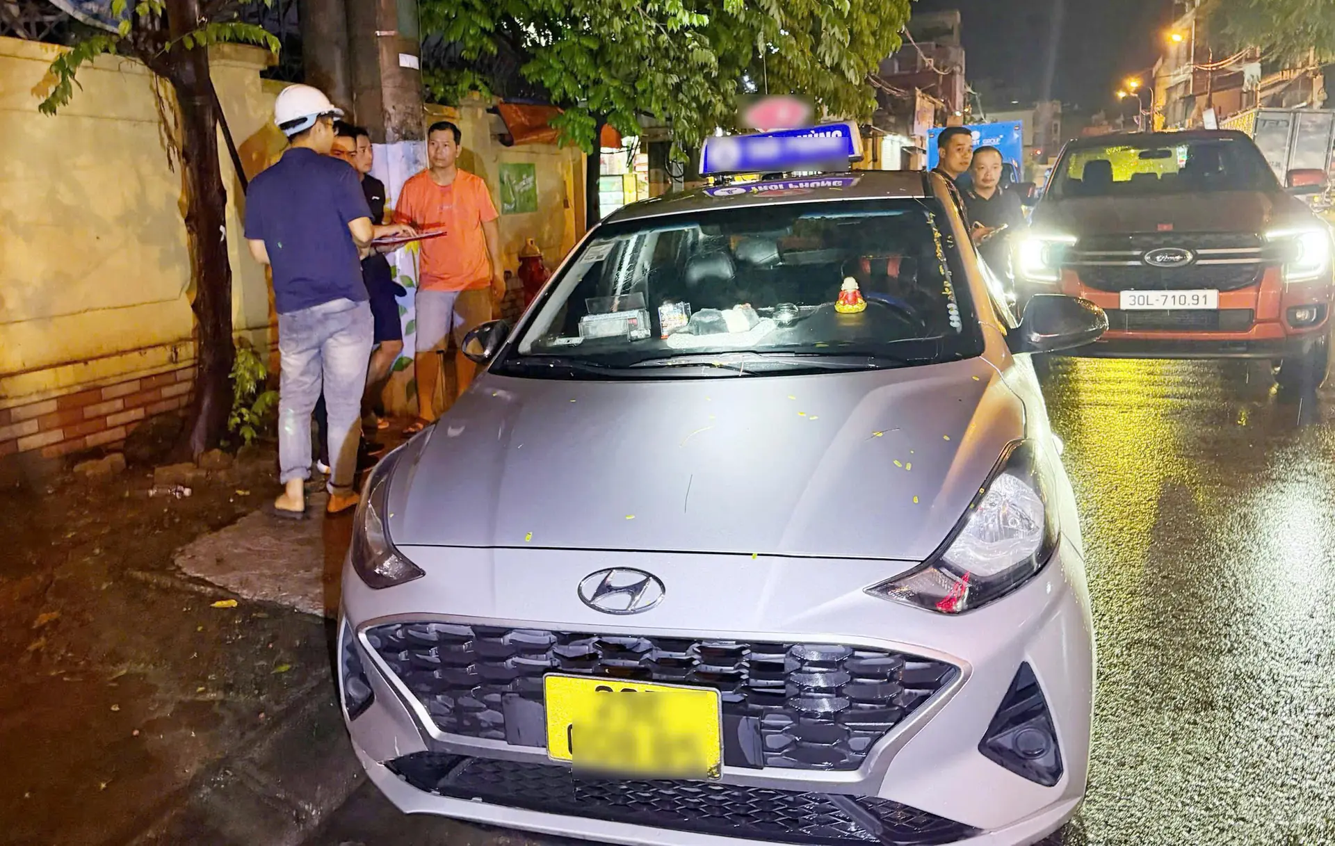 Chiếc taxi biểu hiện bất thường